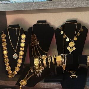 Elegant Gold Coin Necklace